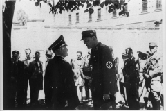 V ničení synagog a dalších židovských památek pokračovali Němci i po 15. březnu 1939 v nově vzniklém protektorátu Čechy a Morava. Na snímcích je bourání výstavné synagogy v Českých Budějovicích pomocí trhavin. Pikantní na tom bylo, že k nemalému rozladění místních Němců  zůstala po prvním odstřelu stavba stát, pouze se naklonily její věže. Teprve další odstřel dílo zkázy dokonal.